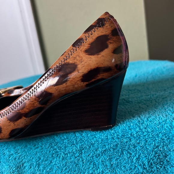 Tory Burch Leopard Print Wedge Heels with Gold Logo - Picture 4 of 11